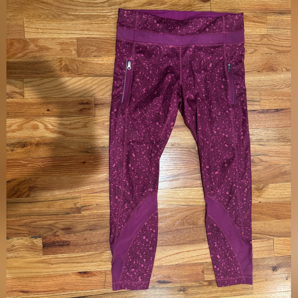 Like New Lululemon Crop Leggings Magenta Mosiac Tile Pattern size 8